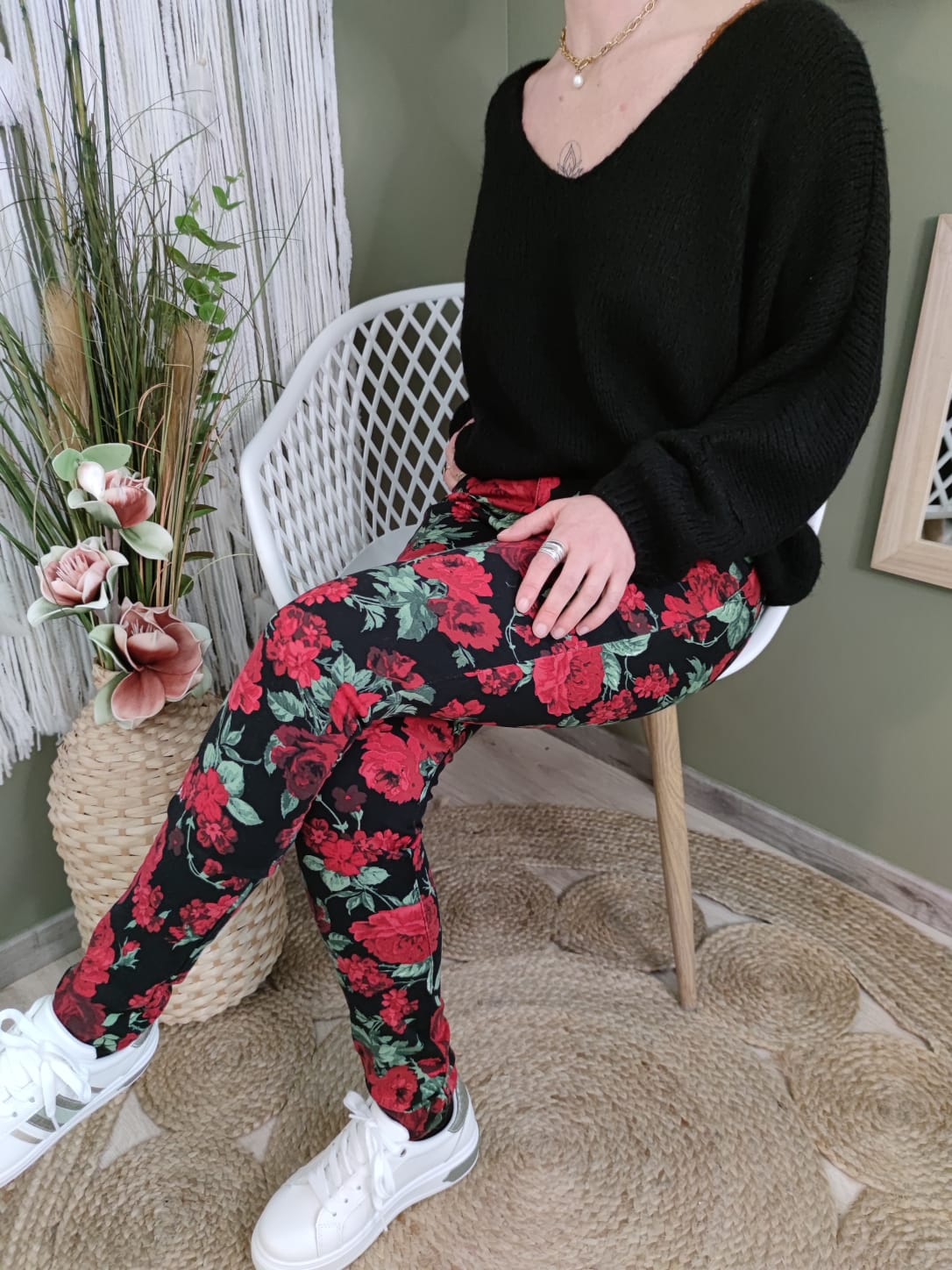 Pantalon noir imprimé floral rouge : 34-36-40